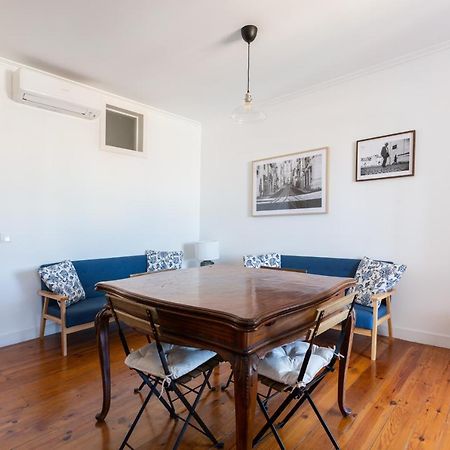 White & Blue Vintage Home In Graca Lisbon Exterior photo