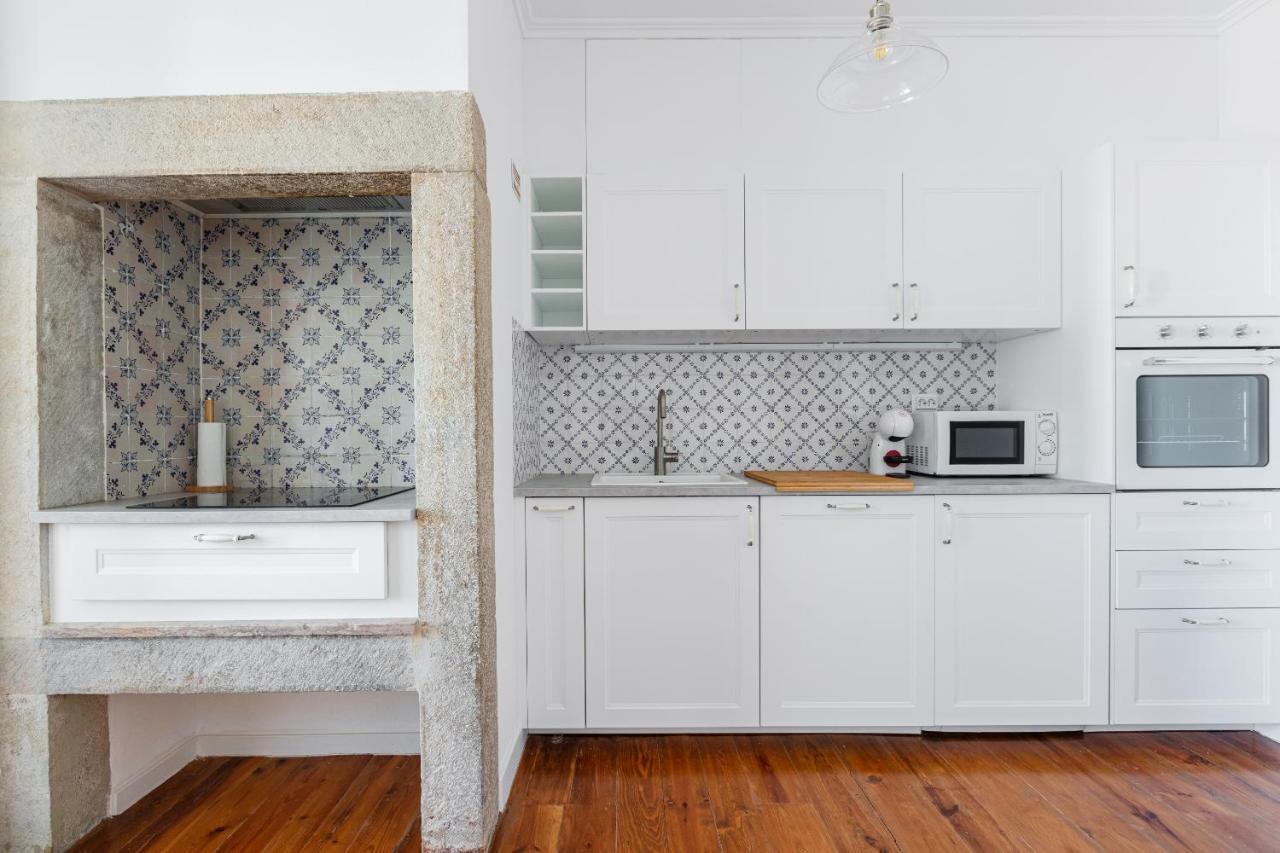 White & Blue Vintage Home In Graca Lisbon Exterior photo