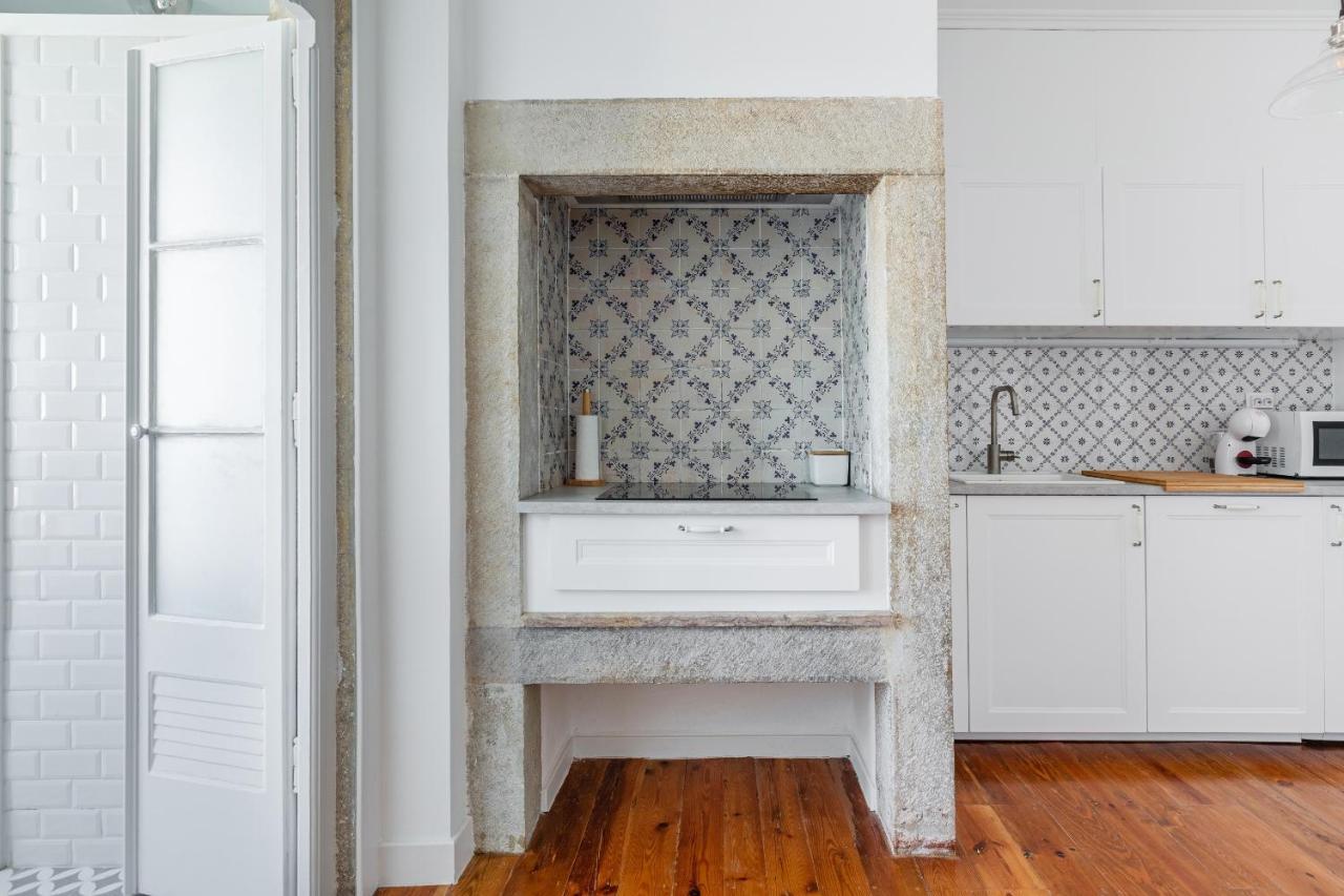 White & Blue Vintage Home In Graca Lisbon Exterior photo