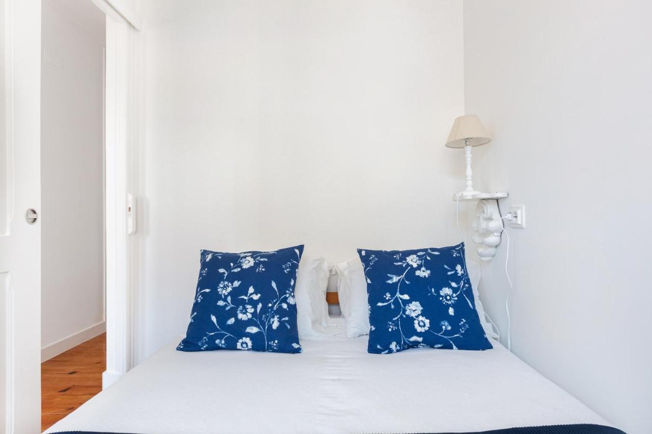 White & Blue Vintage Home In Graca Lisbon Exterior photo