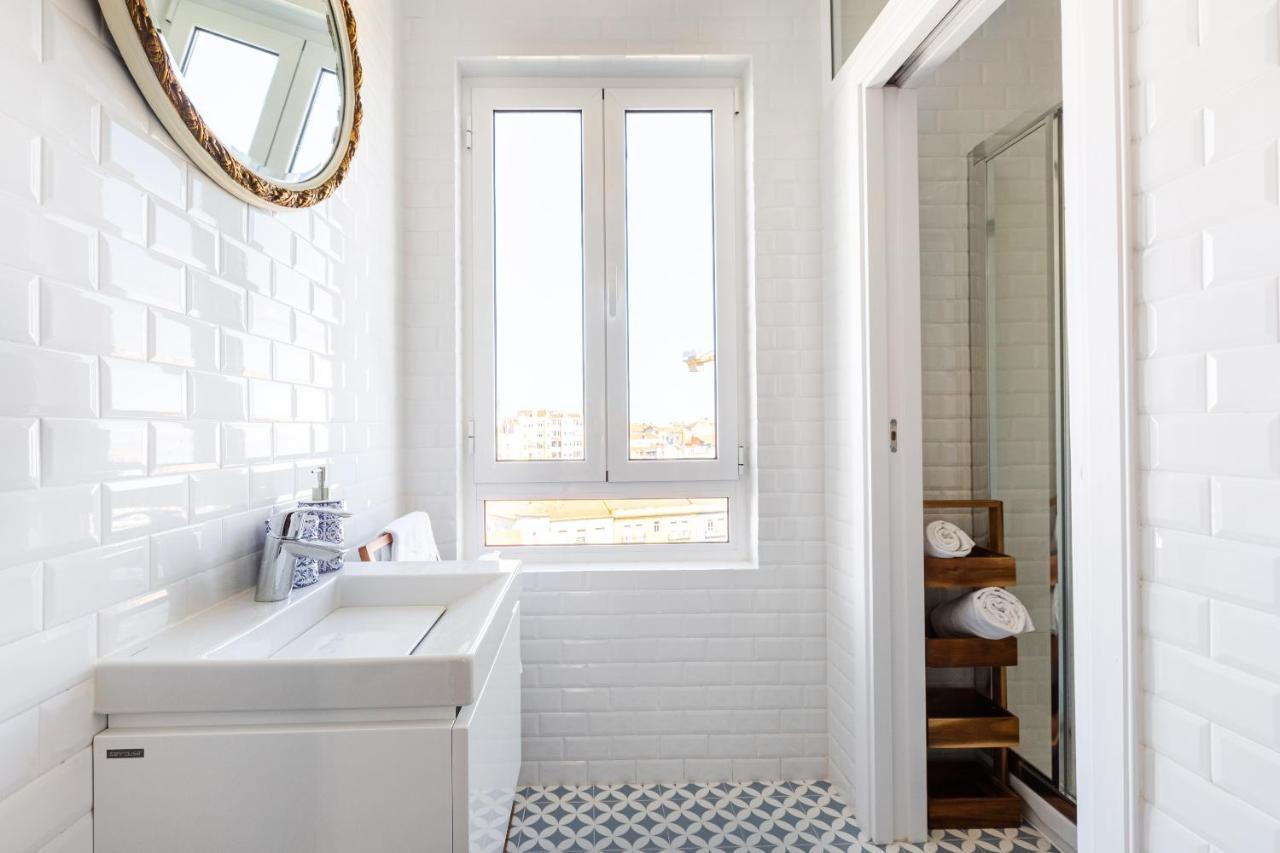 White & Blue Vintage Home In Graca Lisbon Exterior photo