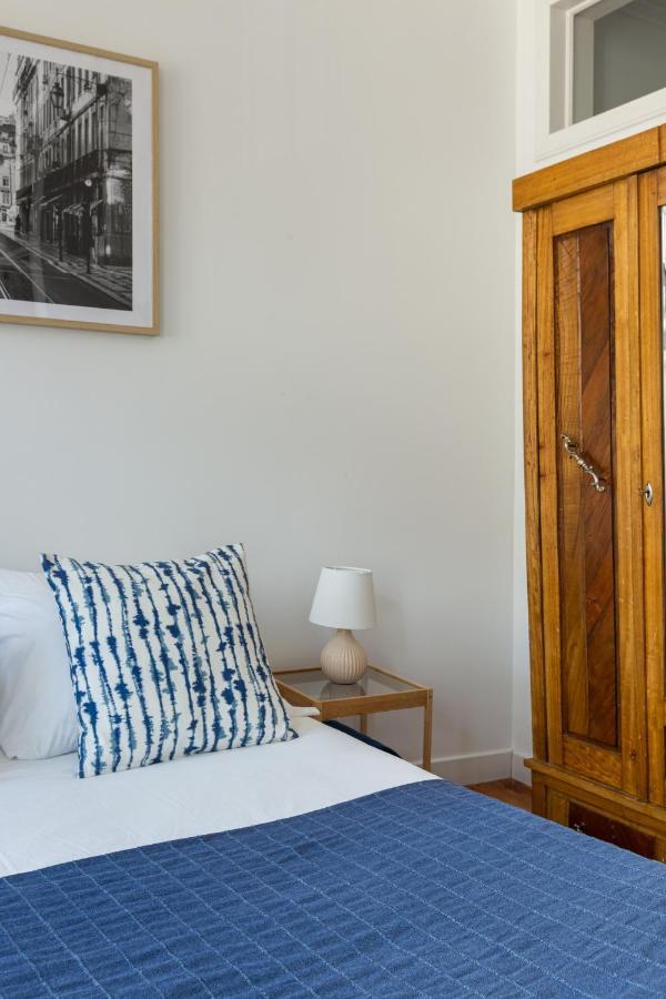White & Blue Vintage Home In Graca Lisbon Exterior photo