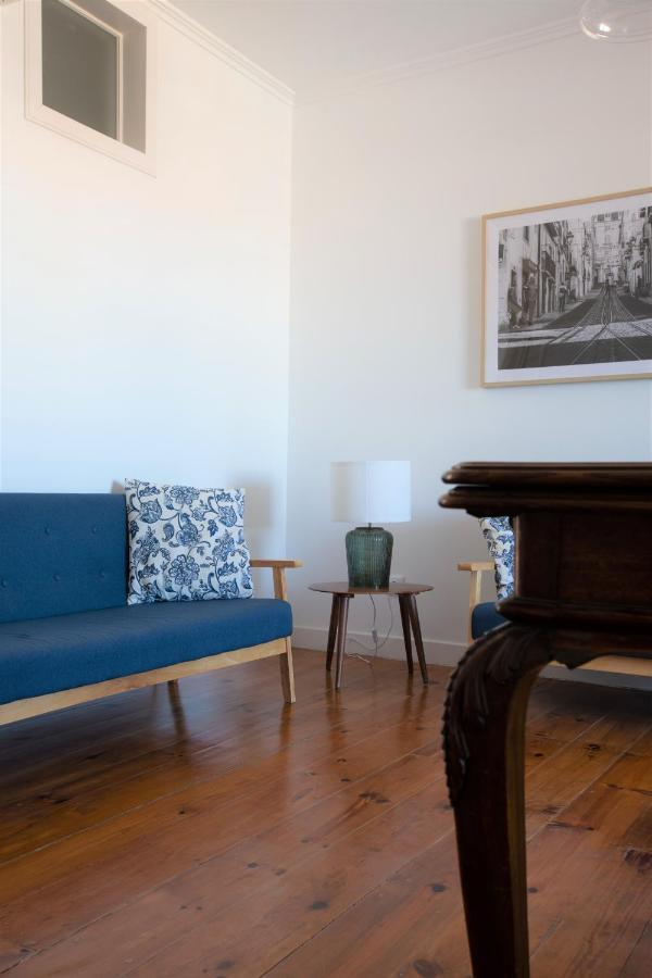White & Blue Vintage Home In Graca Lisbon Exterior photo