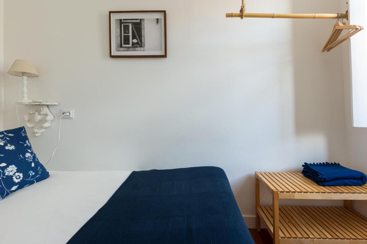 White & Blue Vintage Home In Graca Lisbon Exterior photo
